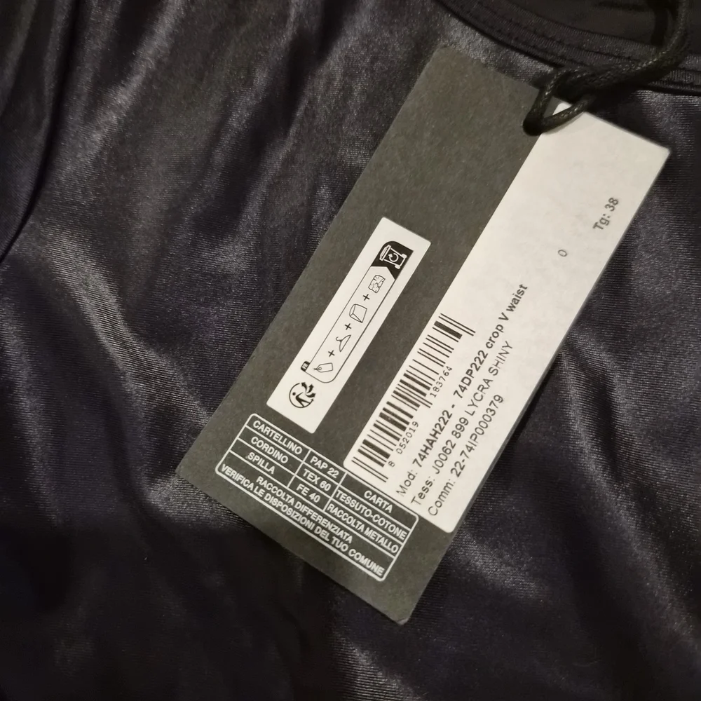 Versace Jeans Collection Black Logo-Waist Cropped Long Sleeve Top - Picture 8 of 12